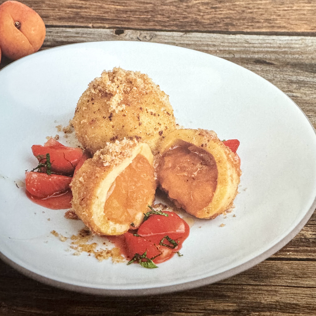 Marillenknödel mit Zimtbrösel