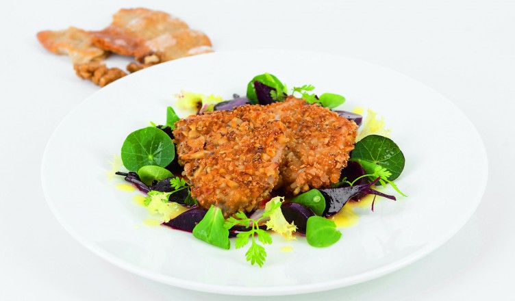 Rezept: Schweinefiletschnitzel mit Schüttelbrot und Walnüssen