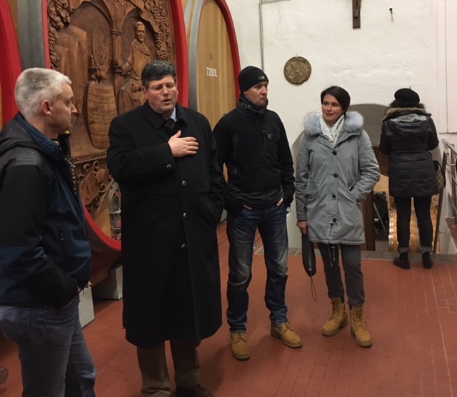 Besuch der Klosterkellerei Muri Gries mit tollen Neuigkeiten: Muri-Gries: Premiumwein aus dem Klosteranger