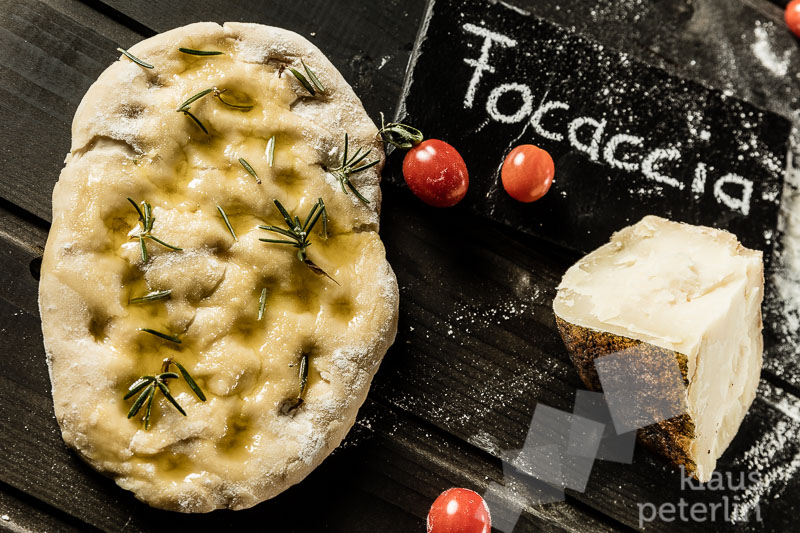 Rezept: Focaccia mit Pecorino und Schinken