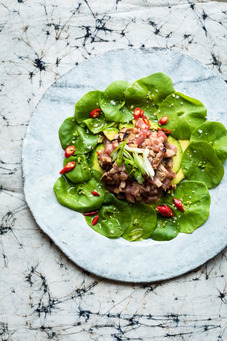 Rezept: Angegrilltes Thunfischtatar mit Avocado, Portulak und Chili