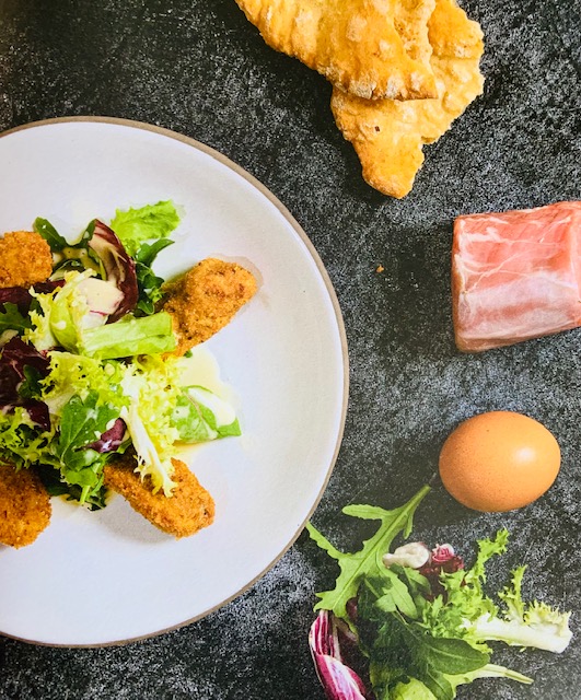 KALBSFILET-SCHÜTTELBROT-NUGGETS MIT BLATTSALATEN